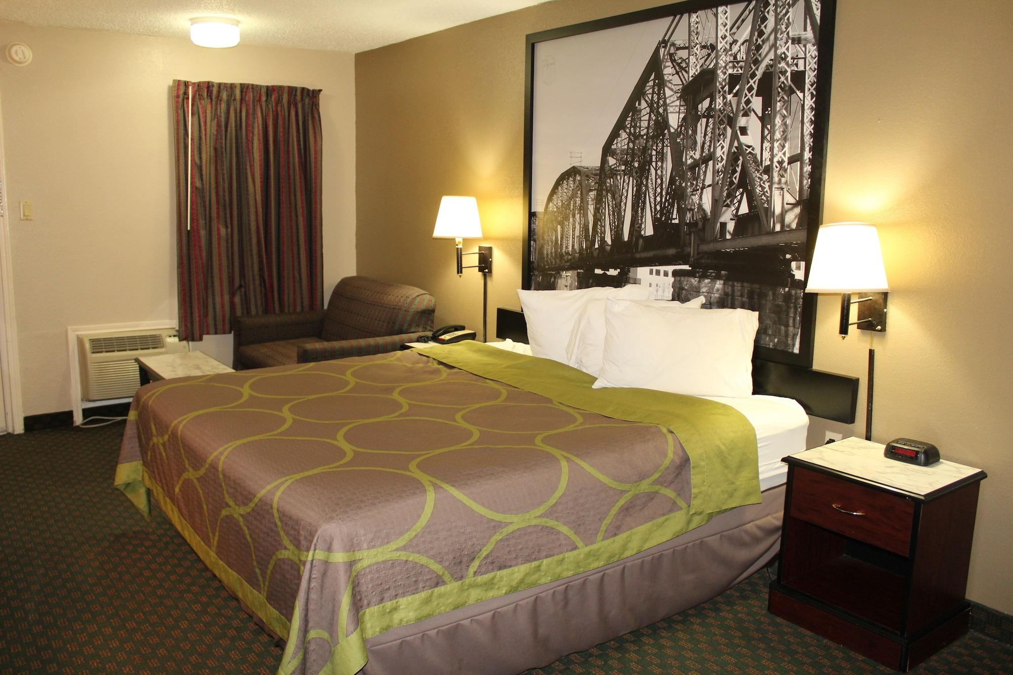 ซูเปอร์ 8 บาย วินด์แฮม โบเชอร์ ซิตี้/ชีฟพอร์ต แอเรีย Hotel โบเซอร์ซิตี ภายนอก รูปภาพ