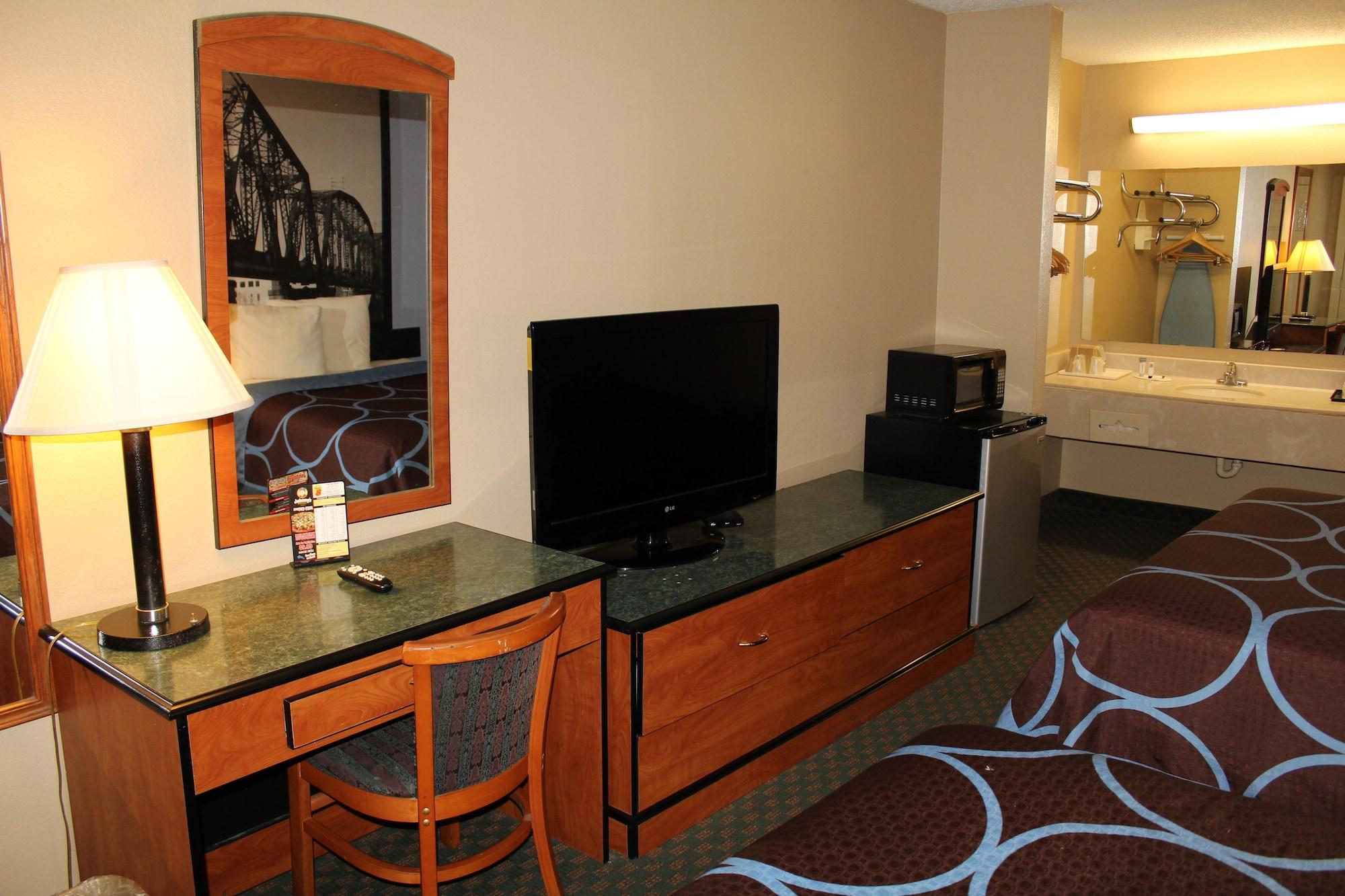 ซูเปอร์ 8 บาย วินด์แฮม โบเชอร์ ซิตี้/ชีฟพอร์ต แอเรีย Hotel โบเซอร์ซิตี ภายนอก รูปภาพ