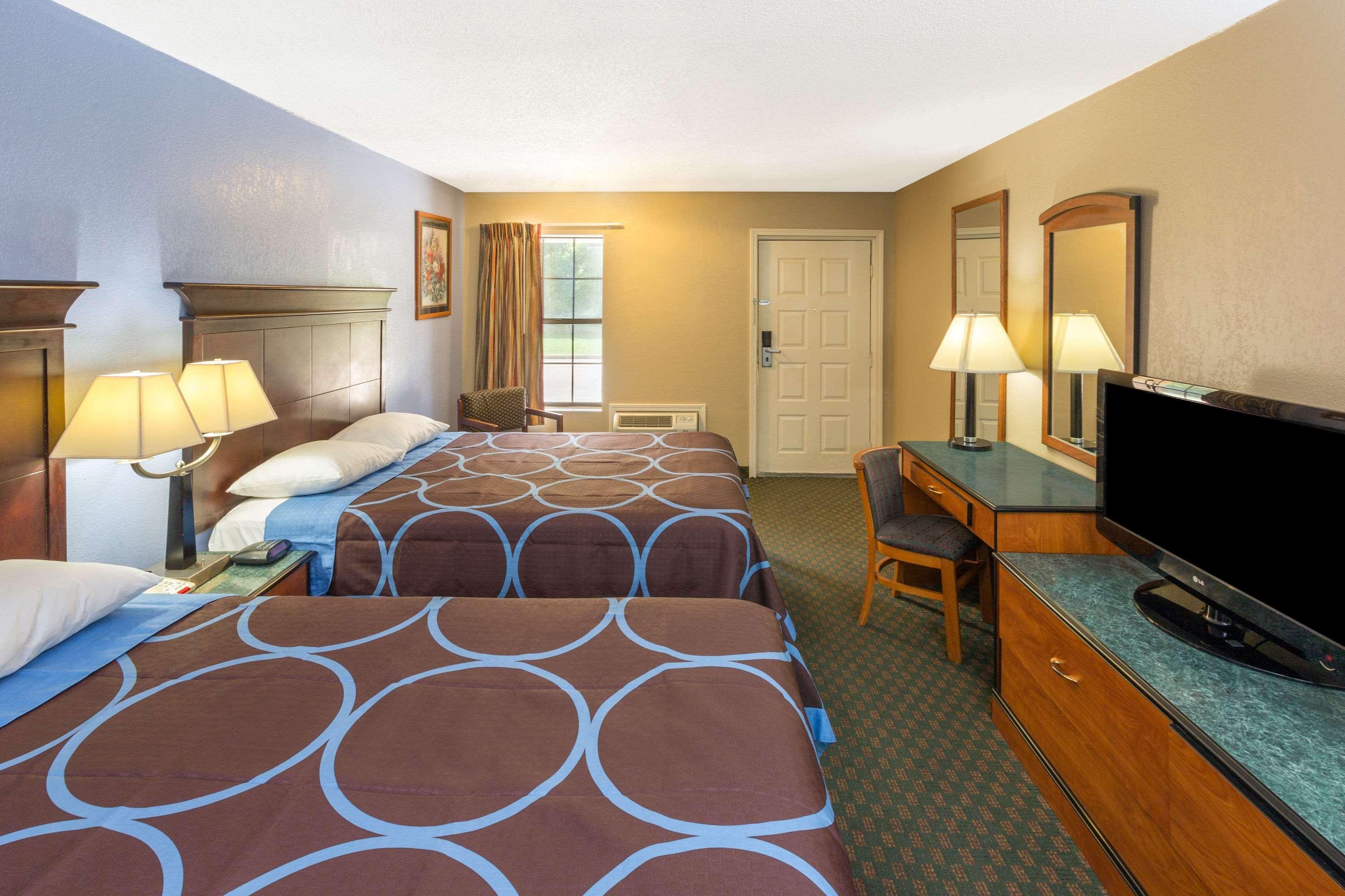 ซูเปอร์ 8 บาย วินด์แฮม โบเชอร์ ซิตี้/ชีฟพอร์ต แอเรีย Hotel โบเซอร์ซิตี ภายนอก รูปภาพ