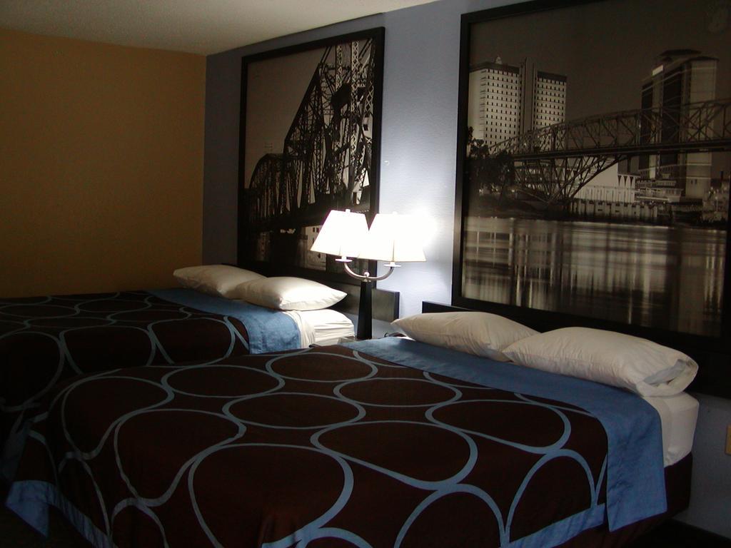 ซูเปอร์ 8 บาย วินด์แฮม โบเชอร์ ซิตี้/ชีฟพอร์ต แอเรีย Hotel โบเซอร์ซิตี ภายนอก รูปภาพ
