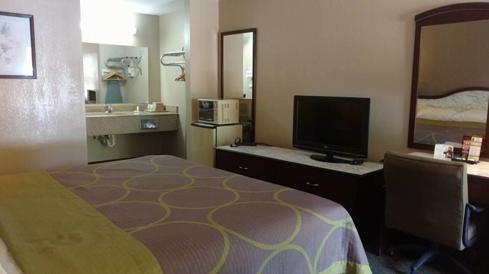 ซูเปอร์ 8 บาย วินด์แฮม โบเชอร์ ซิตี้/ชีฟพอร์ต แอเรีย Hotel โบเซอร์ซิตี ภายนอก รูปภาพ