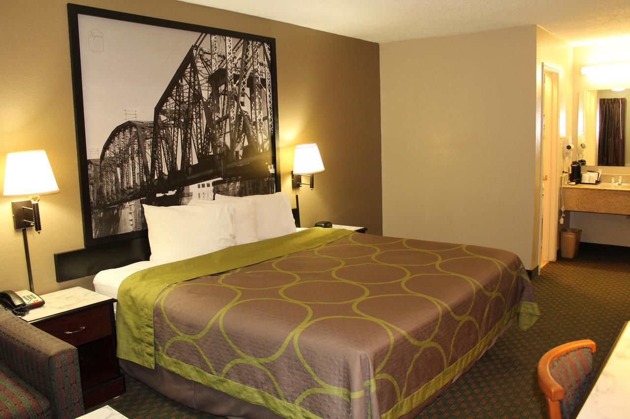 ซูเปอร์ 8 บาย วินด์แฮม โบเชอร์ ซิตี้/ชีฟพอร์ต แอเรีย Hotel โบเซอร์ซิตี ภายนอก รูปภาพ